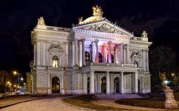 Mahen Theatre night atmosphere